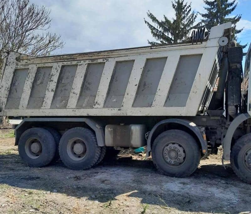 MERCEDES-BENZ Actros 4143 - Billenőplatós teherautó: 4 kép. MERCEDES-BENZ Actros 4143 - Billenőplatós teherautó: 4 kép.