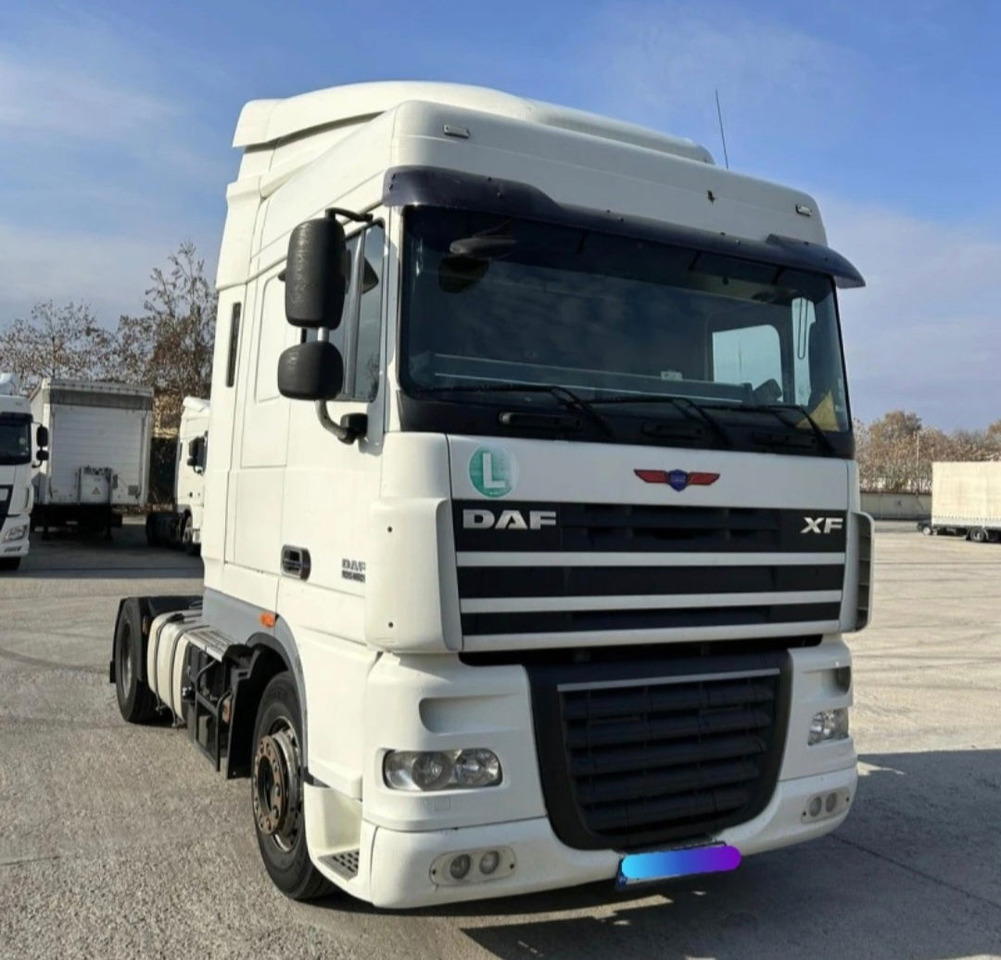 DAF XF 105.460 Tractor head - Nyergesvontató: 1 kép. DAF XF 105.460 Tractor head - Nyergesvontató: 1 kép.