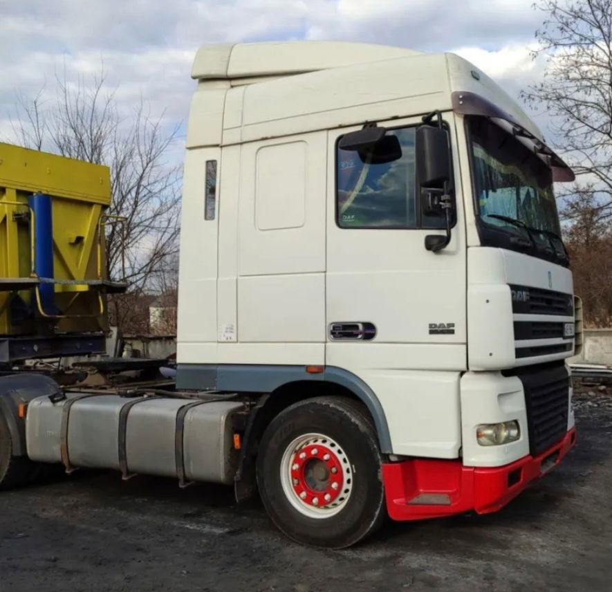 DAF XF 95.430 Tractor head 4x2 - Nyergesvontató: 2 kép. DAF XF 95.430 Tractor head 4x2 - Nyergesvontató: 2 kép.