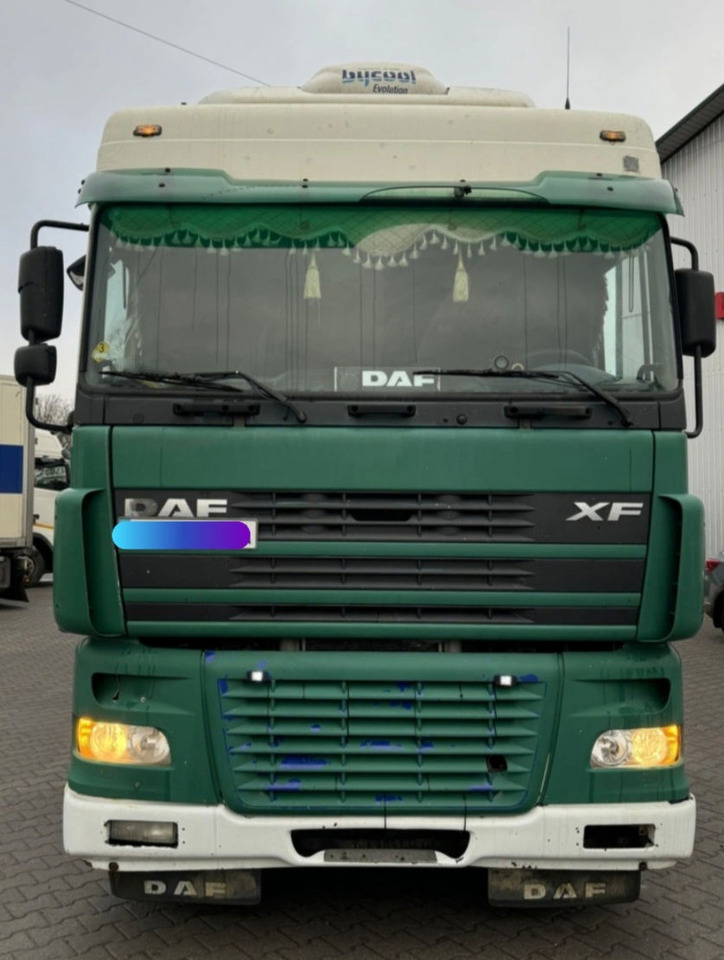 DAF XF 95.430 Tractor head 4x2 - Nyergesvontató: 3 kép. DAF XF 95.430 Tractor head 4x2 - Nyergesvontató: 3 kép.