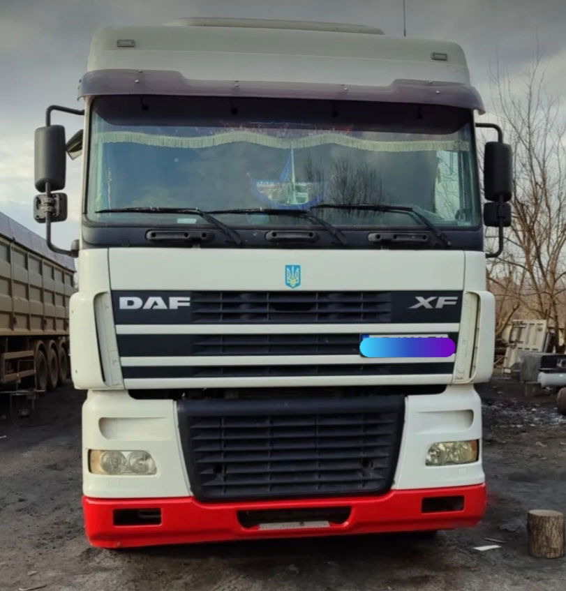 DAF XF 95.430 Tractor head 4x2 - Nyergesvontató: 1 kép. DAF XF 95.430 Tractor head 4x2 - Nyergesvontató: 1 kép.
