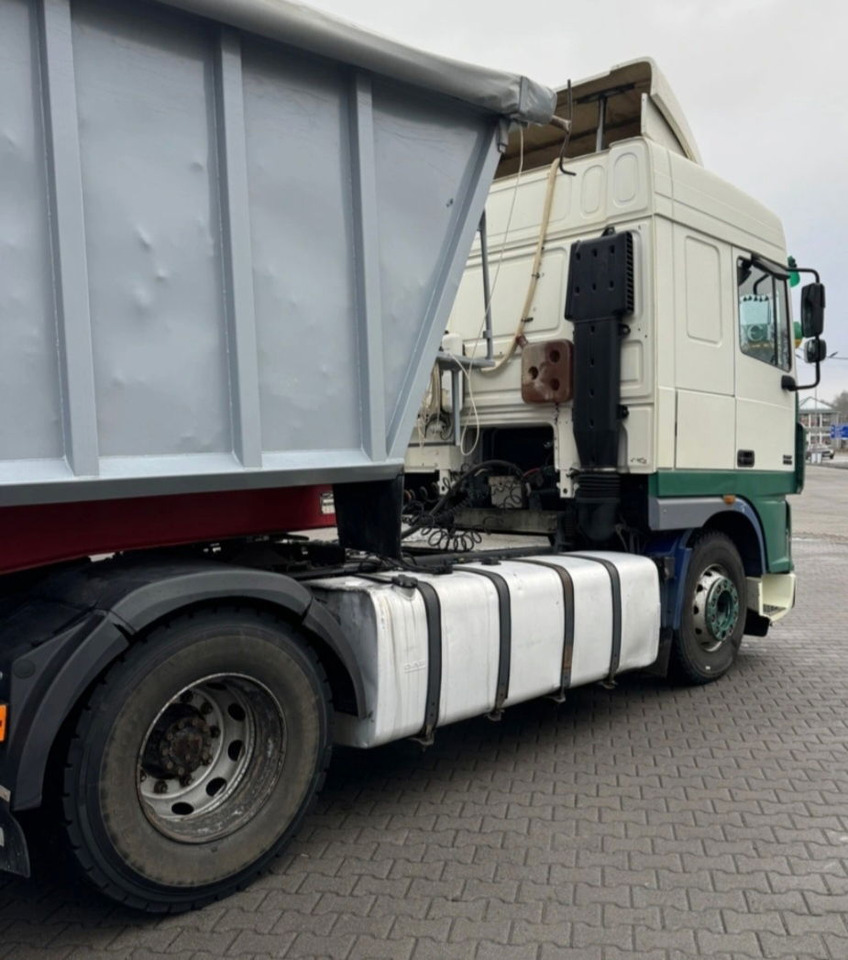 DAF XF 95.430 Tractor head 4x2 - Nyergesvontató: 5 kép. DAF XF 95.430 Tractor head 4x2 - Nyergesvontató: 5 kép.