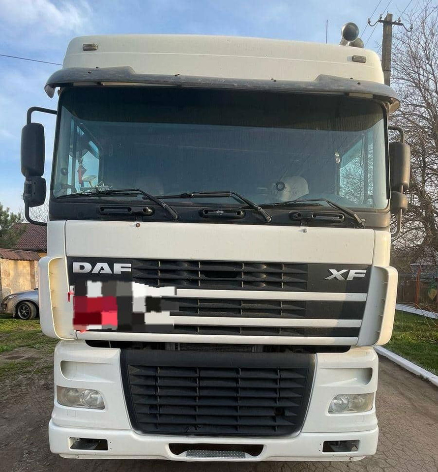DAF XF 95.430 Tractor head - Nyergesvontató: 2 kép. DAF XF 95.430 Tractor head - Nyergesvontató: 2 kép.