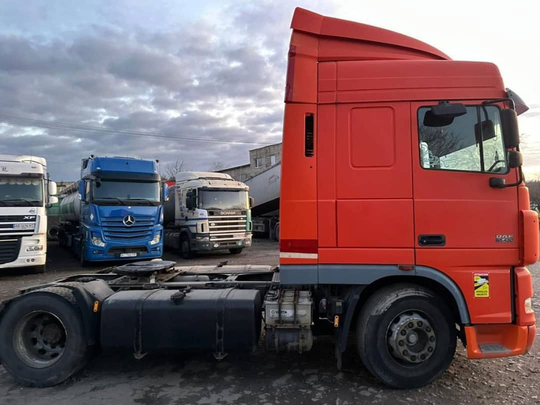 DAF XF 95.430 Tractor head - Nyergesvontató: 1 kép. DAF XF 95.430 Tractor head - Nyergesvontató: 1 kép.