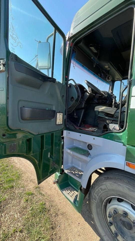 DAF XF 95.430 Tractor unit - Nyergesvontató: 5 kép. DAF XF 95.430 Tractor unit - Nyergesvontató: 5 kép.