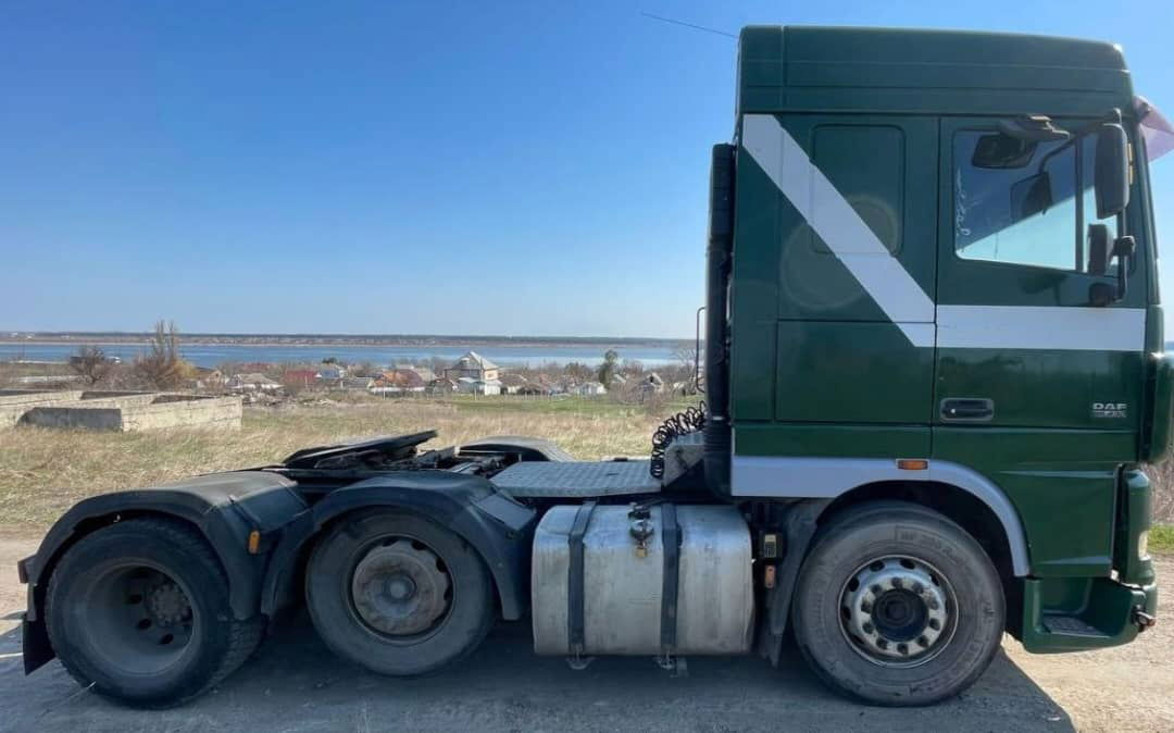 DAF XF 95.430 Tractor unit - Nyergesvontató: 2 kép. DAF XF 95.430 Tractor unit - Nyergesvontató: 2 kép.