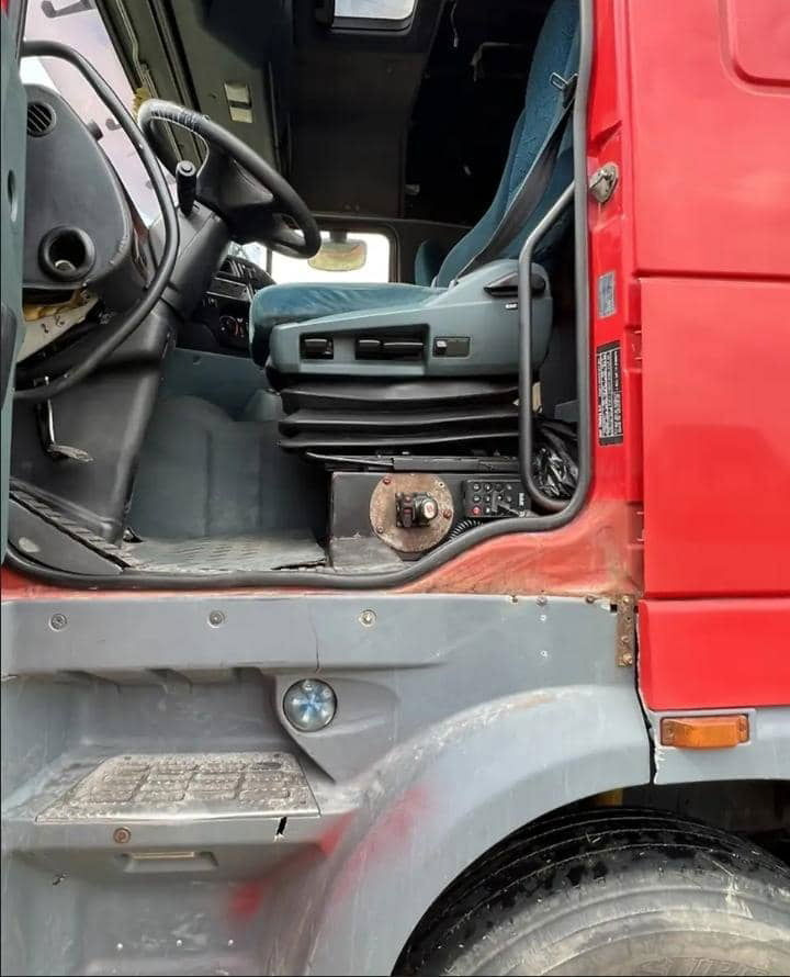 DAF XF 95.480 Tractor head - Nyergesvontató: 2 kép. DAF XF 95.480 Tractor head - Nyergesvontató: 2 kép.