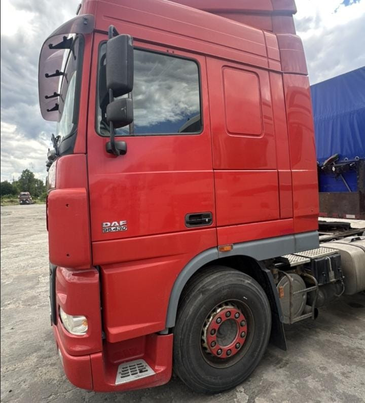 DAF XF 95 - Nyergesvontató: 3 kép. DAF XF 95 - Nyergesvontató: 3 kép.