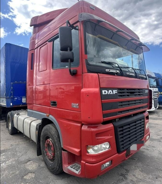 DAF XF 95 Tractor unit - Nyergesvontató: 1 kép. DAF XF 95 Tractor unit - Nyergesvontató: 1 kép.