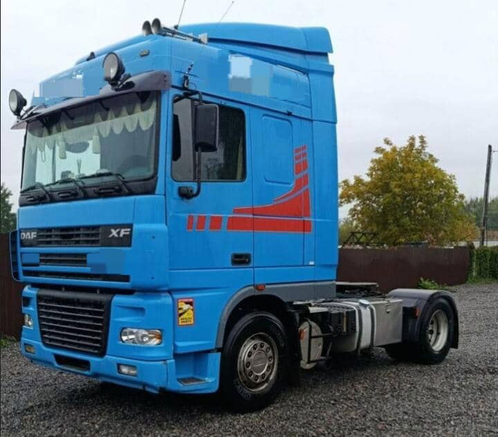 DAF XF 95 Tractor unit - Nyergesvontató: 5 kép. DAF XF 95 Tractor unit - Nyergesvontató: 5 kép.