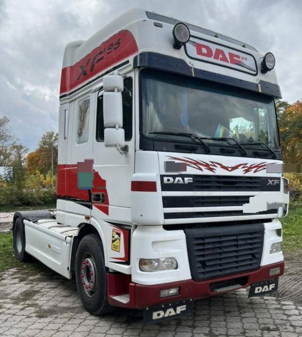 DAF XF 95 Tractor unit - Nyergesvontató: 3 kép. DAF XF 95 Tractor unit - Nyergesvontató: 3 kép.