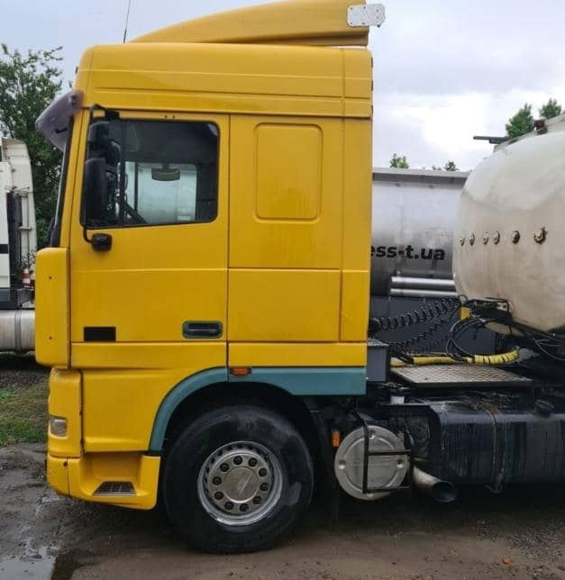 DAF XF 95 Tractor unit - Nyergesvontató: 2 kép. DAF XF 95 Tractor unit - Nyergesvontató: 2 kép.