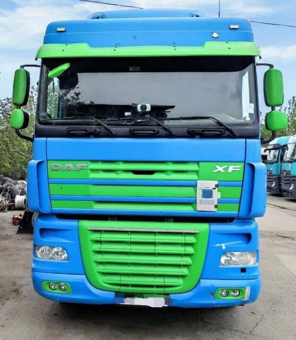 DAF XF105 Tractor unit - Nyergesvontató: 5 kép. DAF XF105 Tractor unit - Nyergesvontató: 5 kép.