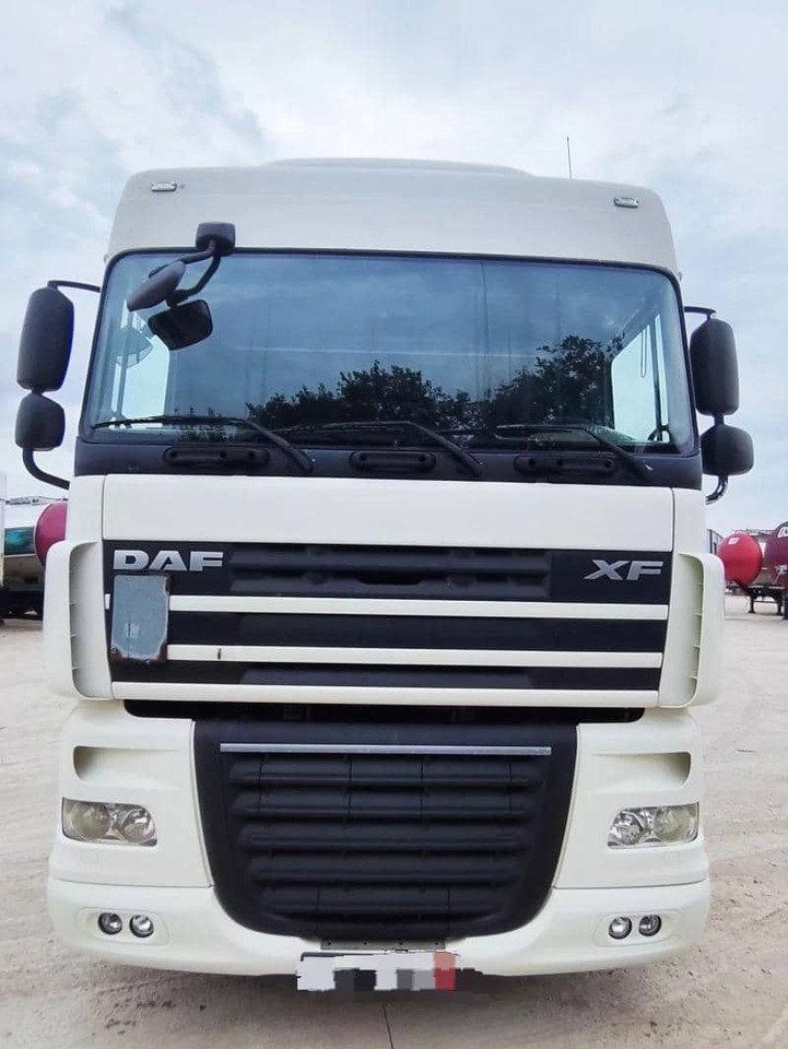 DAF XF105 Tractor unit - Nyergesvontató: 1 kép. DAF XF105 Tractor unit - Nyergesvontató: 1 kép.