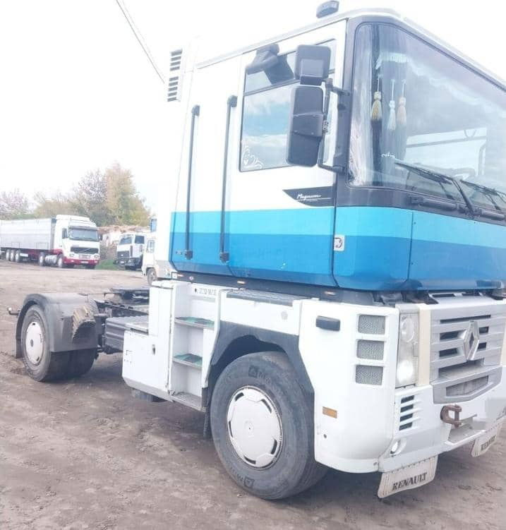 Renault 430 Tractor unit - Nyergesvontató: 3 kép. Renault 430 Tractor unit - Nyergesvontató: 3 kép.