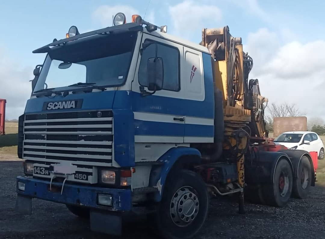 Scania R143-450 V8 Tractor unit with crane - Nyergesvontató: 2 kép. Scania R143-450 V8 Tractor unit with crane - Nyergesvontató: 2 kép.