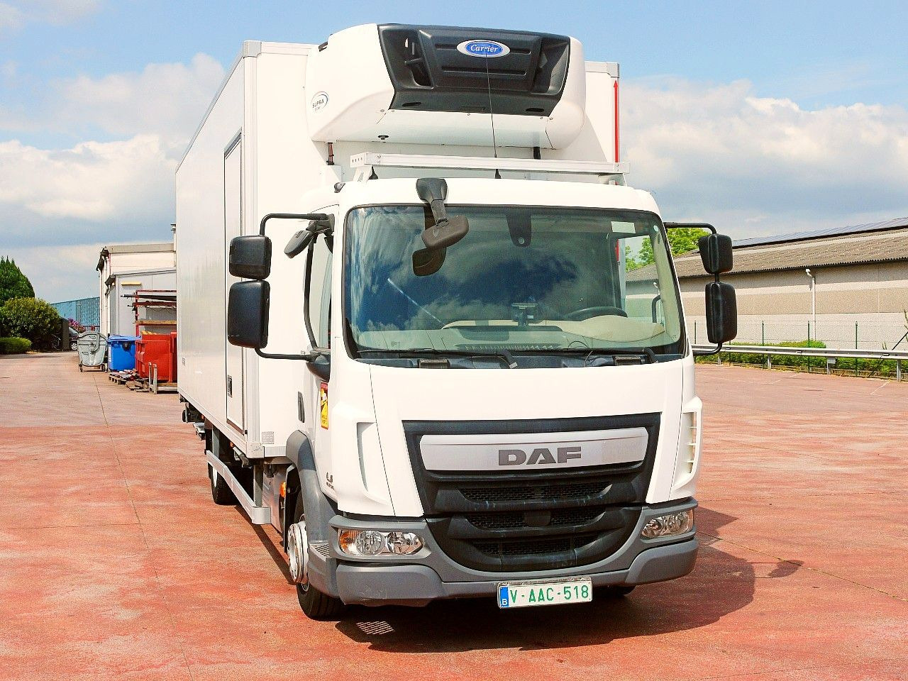 DAF 180.12 LF FA KUHLKOFFER CARRIER SUPRA 850 MULTI - Hűtős teherautó: 1 kép. DAF 180.12 LF FA KUHLKOFFER CARRIER SUPRA 850 MULTI - Hűtős teherautó: 1 kép.