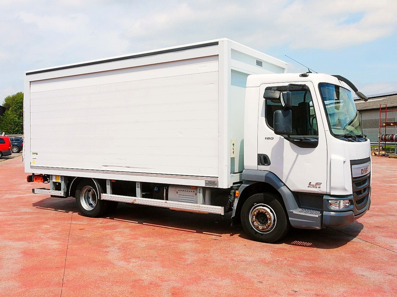 DAF LF 180 12 GETRANKENWAGEN LBW LUFT - Italszállító teherautó: 3 kép. DAF LF 180 12 GETRANKENWAGEN LBW LUFT - Italszállító teherautó: 3 kép.