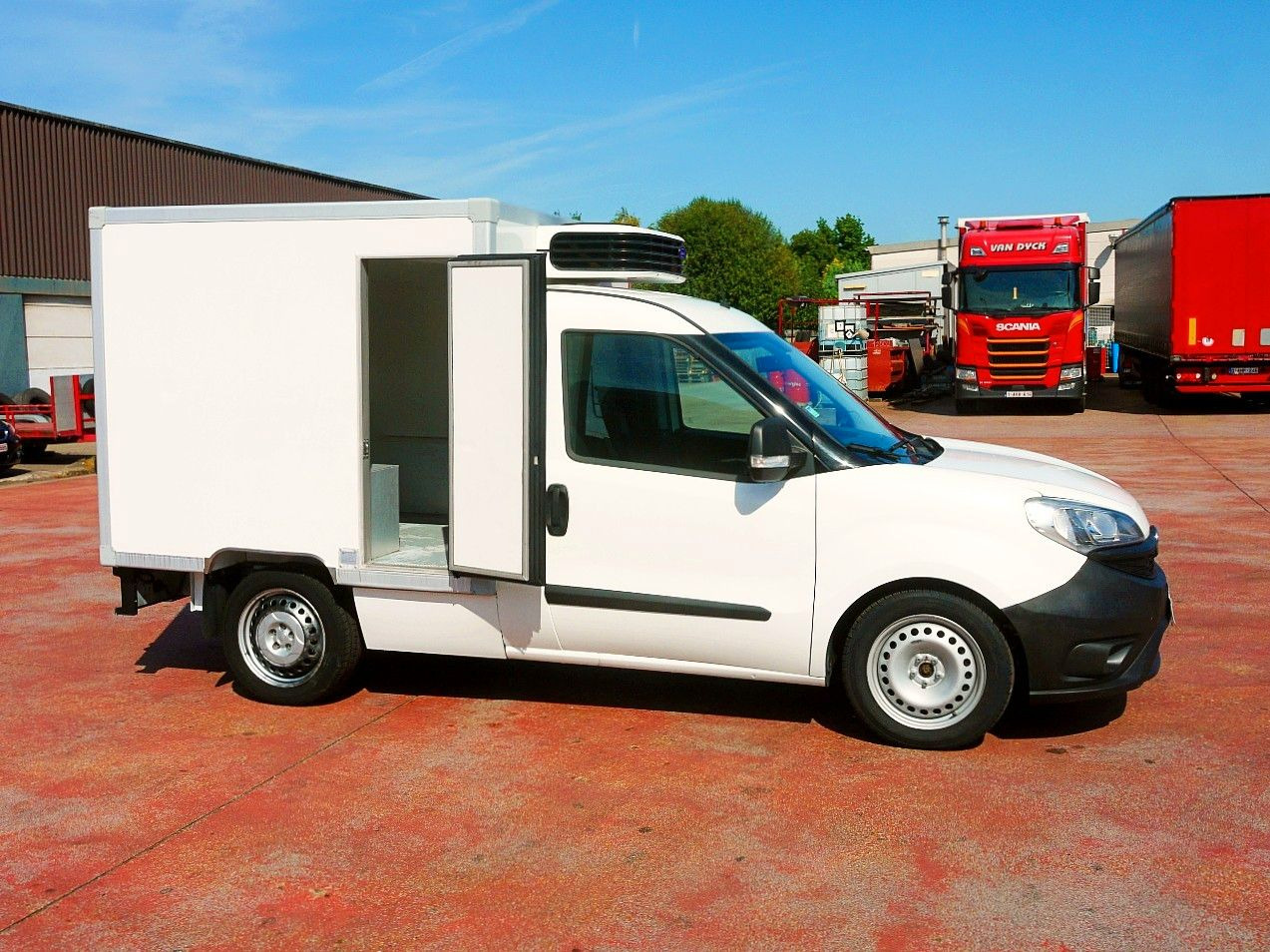 Fiat 1.6 KUHLKOFFER CARRIER XARIOS 200 -20c - Hűtős kisteherautó: 3 kép. Fiat 1.6 KUHLKOFFER CARRIER XARIOS 200 -20c - Hűtős kisteherautó: 3 kép.