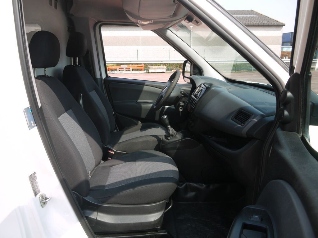 Fiat DOBLO 1.3 KUHLKOFFER RELEC FROD TR22 -20C  - Hűtős kisteherautó: 4 kép. Fiat DOBLO 1.3 KUHLKOFFER RELEC FROD TR22 -20C  - Hűtős kisteherautó: 4 kép.