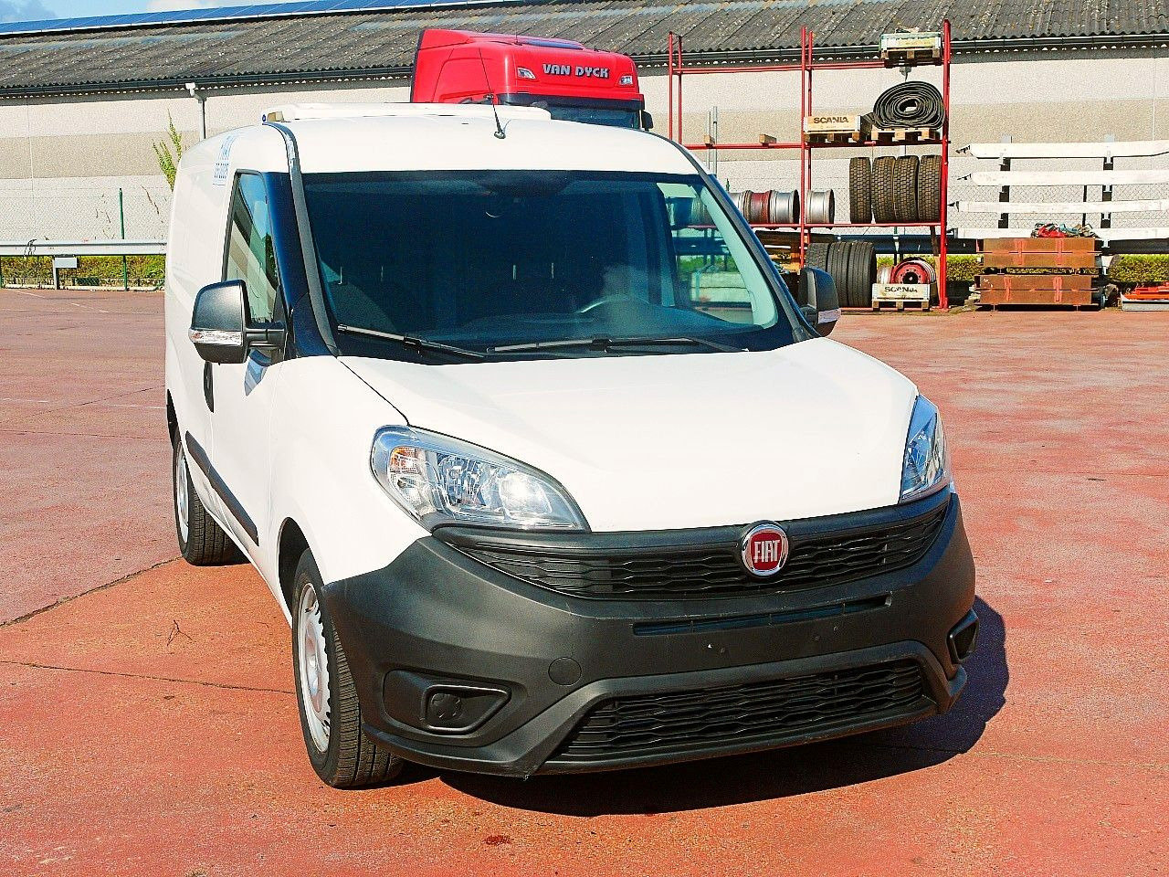 Fiat DOBLO 1.4 KUHLKASTENWAGEN CARRIER NEOS -20c E6 - Hűtős kisteherautó: 1 kép. Fiat DOBLO 1.4 KUHLKASTENWAGEN CARRIER NEOS -20c E6 - Hűtős kisteherautó: 1 kép.
