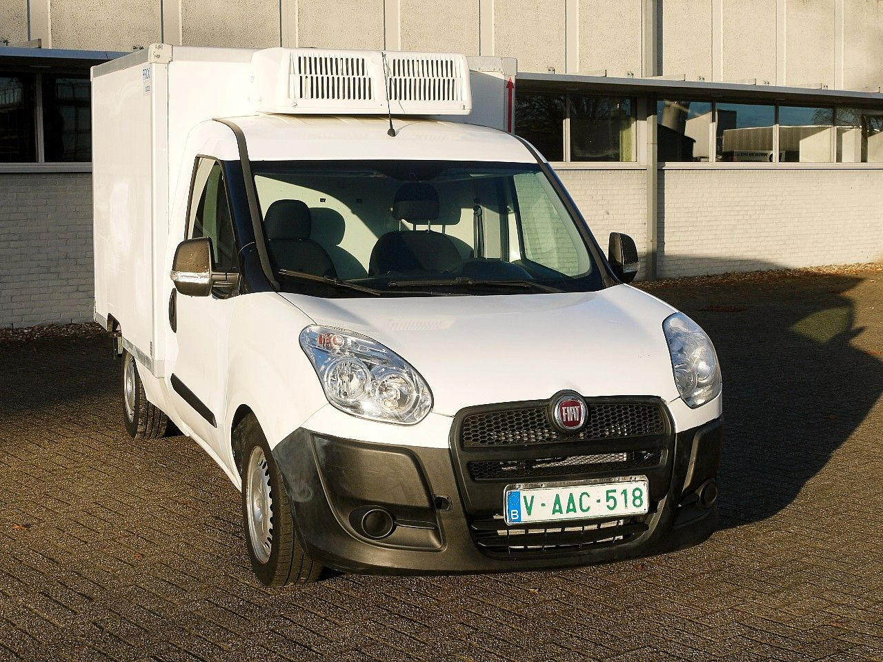 Fiat DOBLO 1.6 KUHLKOFFER CARRIER XARIOS -20 / AIRCO - Hűtős kisteherautó: 1 kép. Fiat DOBLO 1.6 KUHLKOFFER CARRIER XARIOS -20 / AIRCO - Hűtős kisteherautó: 1 kép.