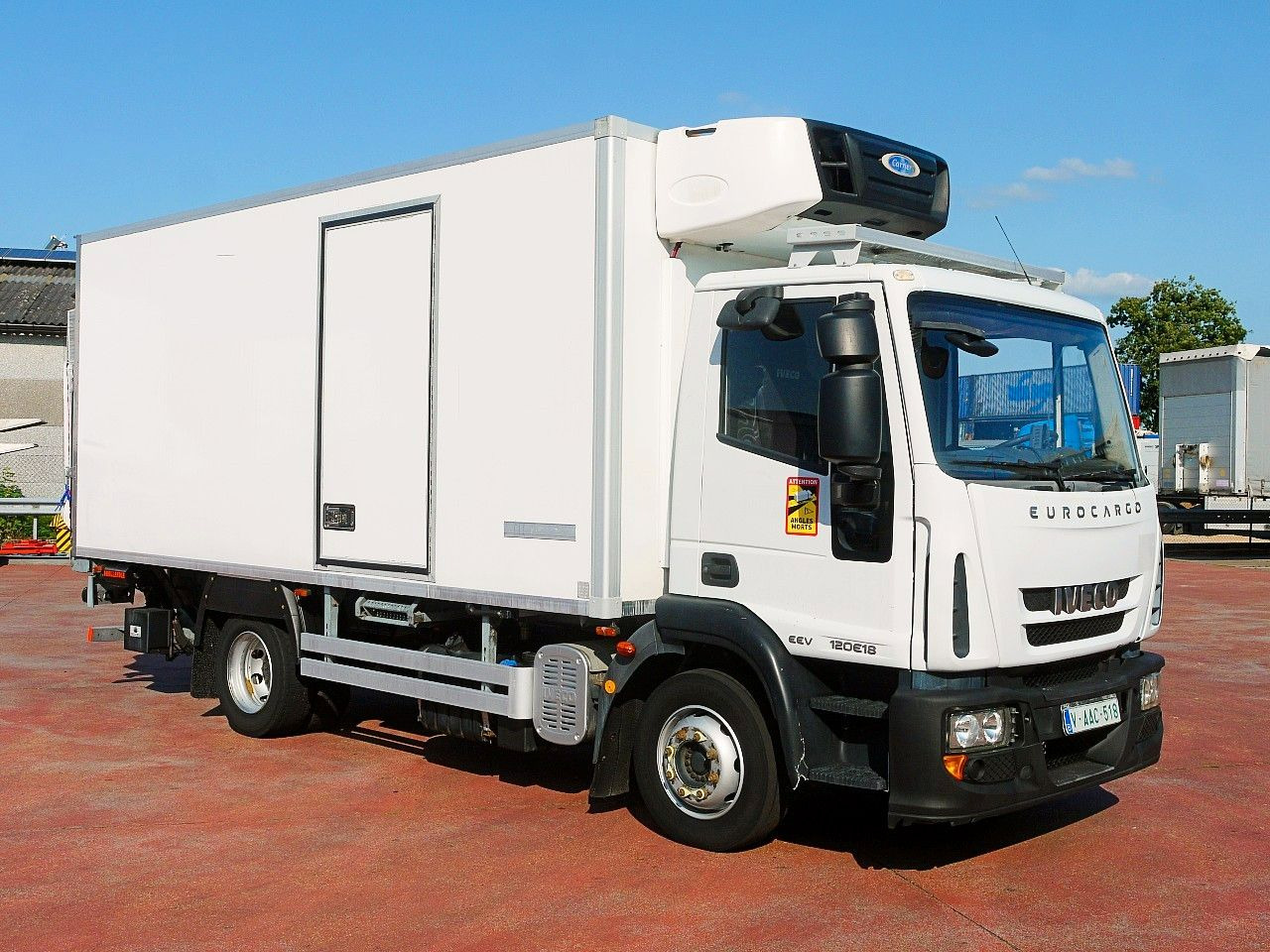 Iveco 120E18 EUROCARGO KUHLKOFFER CARRIER SUPRA 550 - Hűtős teherautó: 2 kép. Iveco 120E18 EUROCARGO KUHLKOFFER CARRIER SUPRA 550 - Hűtős teherautó: 2 kép.