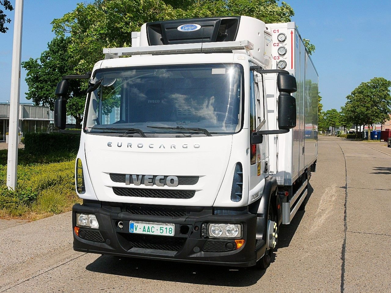 Iveco 140E19 EUROCARGO KUHLKOFFER CARRIER SUPRA 1250MT - Hűtős teherautó: 1 kép. Iveco 140E19 EUROCARGO KUHLKOFFER CARRIER SUPRA 1250MT - Hűtős teherautó: 1 kép.