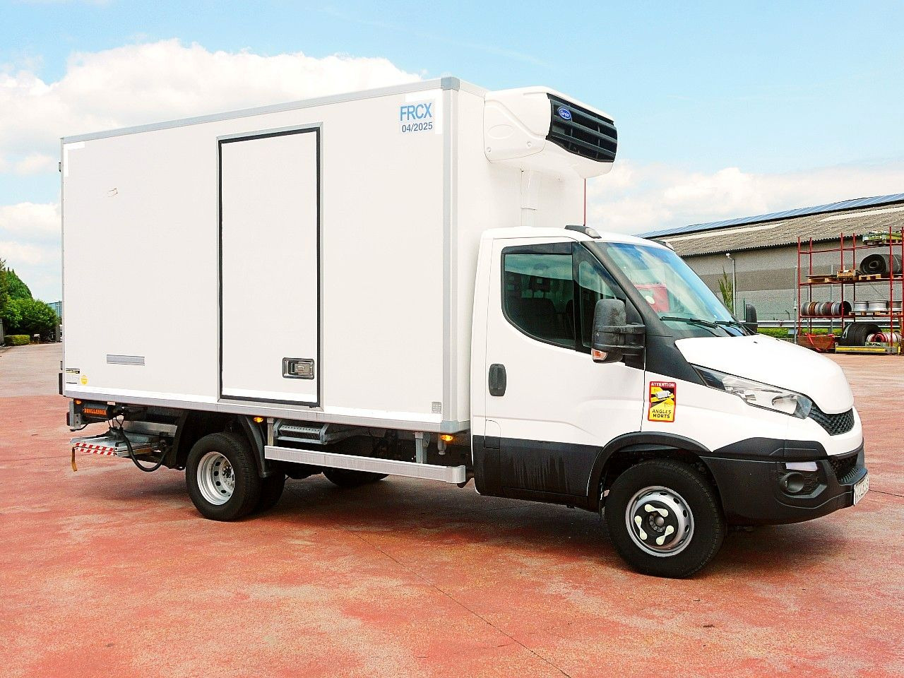 Iveco 70C17 KUHLKOFFER CARRIER XARIOS 500 A/C LUFT LBW - Hűtős kisteherautó: 2 kép. Iveco 70C17 KUHLKOFFER CARRIER XARIOS 500 A/C LUFT LBW - Hűtős kisteherautó: 2 kép.