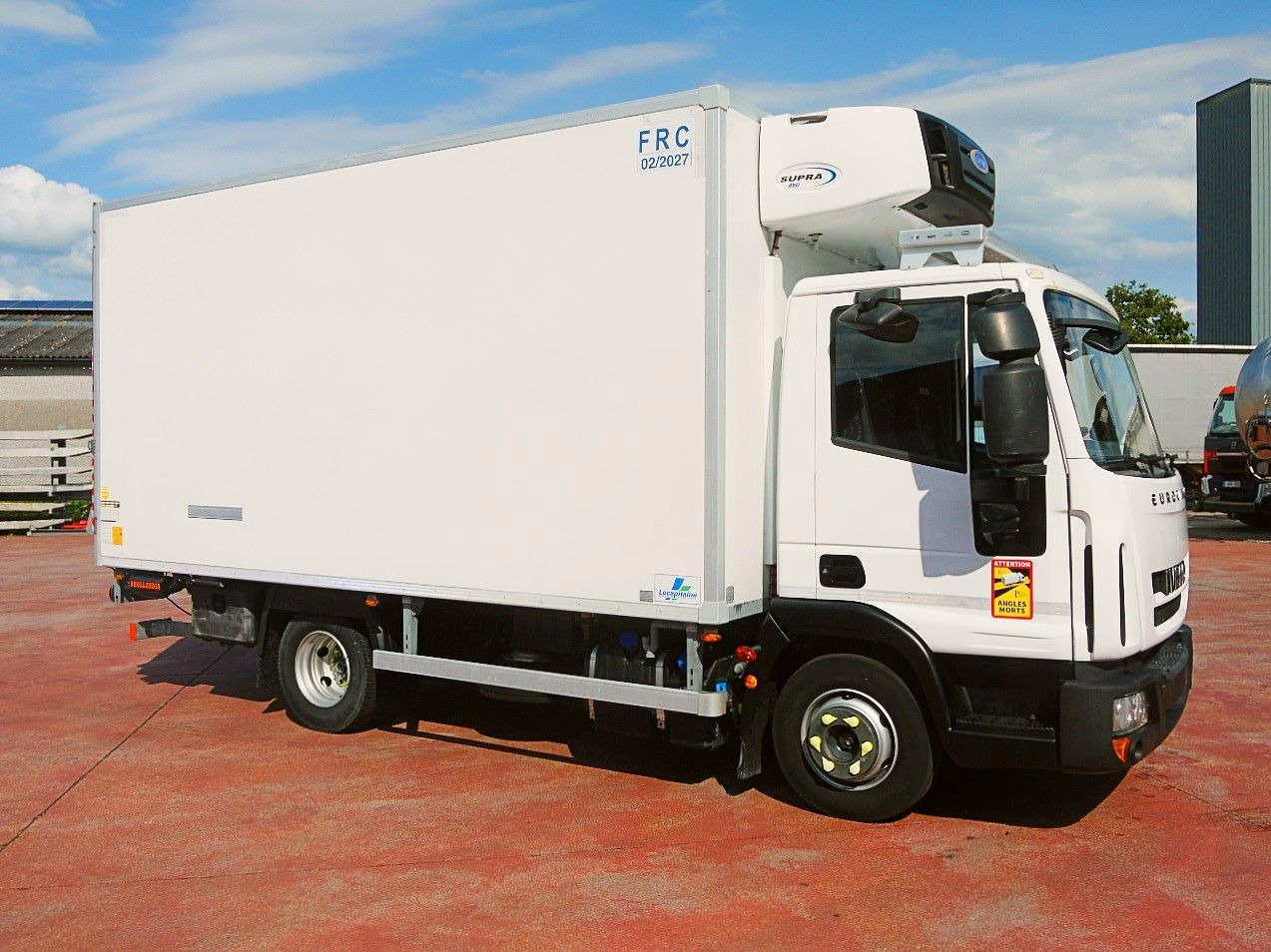 Iveco 90E19 EUROCARGO KUHLKOFFER CARRIER SUPRA 450 €6 - Hűtős teherautó: 3 kép. Iveco 90E19 EUROCARGO KUHLKOFFER CARRIER SUPRA 450 €6 - Hűtős teherautó: 3 kép.