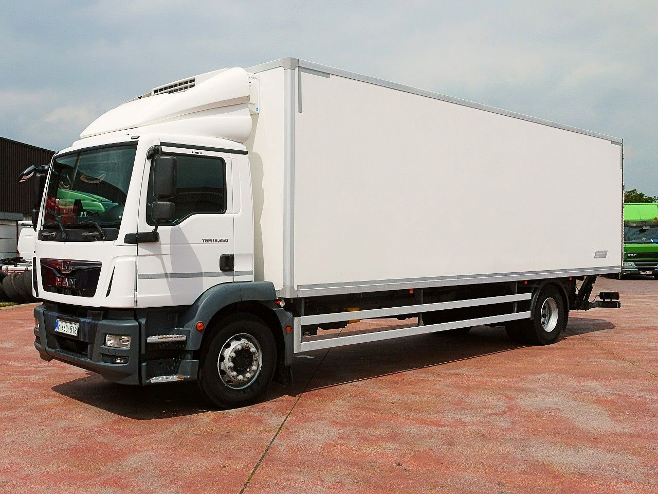 MAN TGM 18.250 KUHLKOFFER THERMOKING V800 MT A/C - Hűtős teherautó: 4 kép. MAN TGM 18.250 KUHLKOFFER THERMOKING V800 MT A/C - Hűtős teherautó: 4 kép.