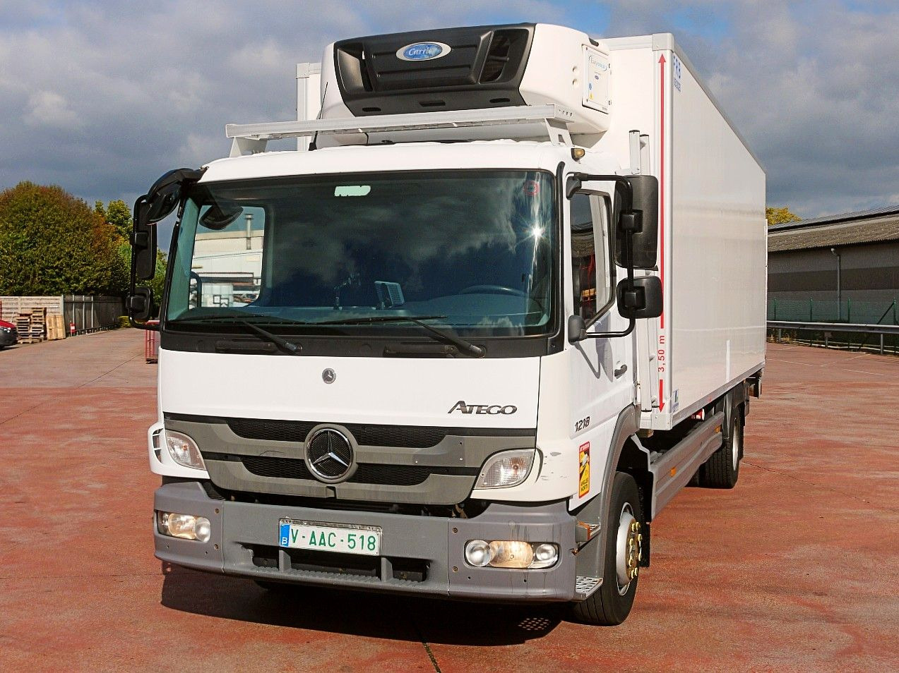 Mercedes-Benz 1218 ATEGO KUHLKOFFER CARRIER SUPRA 550 LBW - Hűtős teherautó: 5 kép. Mercedes-Benz 1218 ATEGO KUHLKOFFER CARRIER SUPRA 550 LBW - Hűtős teherautó: 5 kép.