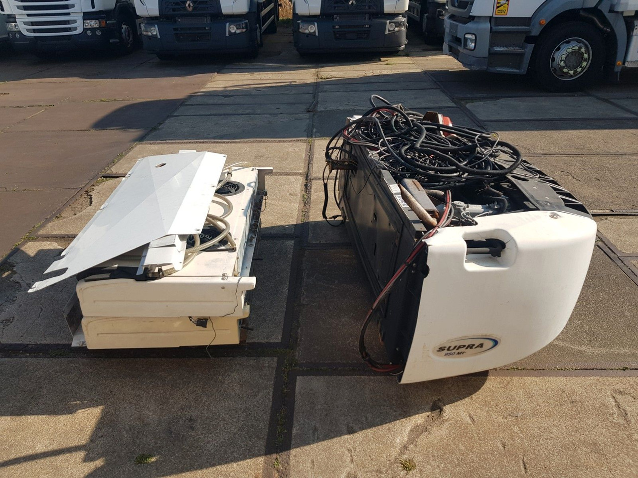 Mercedes-Benz 1829 AXOR NUR CARRIER SUPRA 950 MULTI TEMP. - Hűtős teherautó: 4 kép. Mercedes-Benz 1829 AXOR NUR CARRIER SUPRA 950 MULTI TEMP. - Hűtős teherautó: 4 kép.