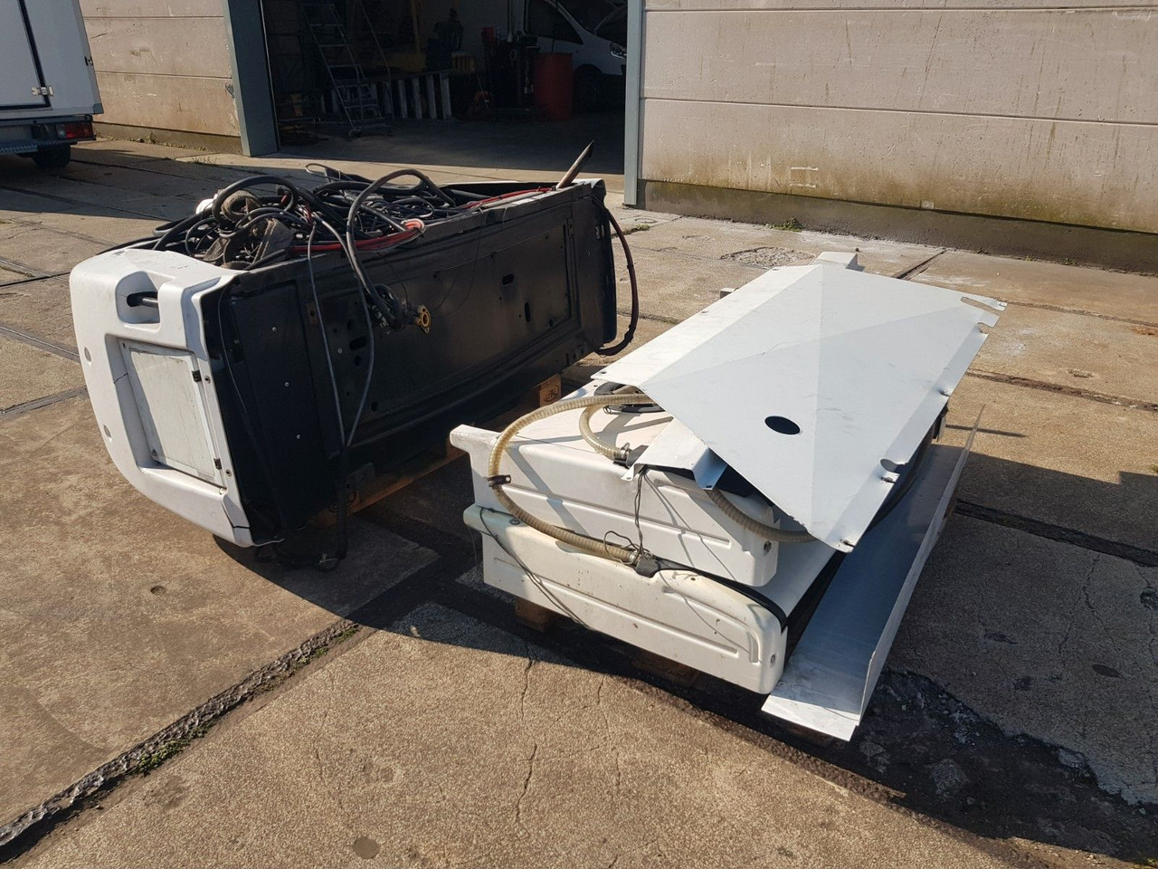 Mercedes-Benz 1829 AXOR NUR CARRIER SUPRA 950 MULTI TEMP. - Hűtős teherautó: 5 kép. Mercedes-Benz 1829 AXOR NUR CARRIER SUPRA 950 MULTI TEMP. - Hűtős teherautó: 5 kép.