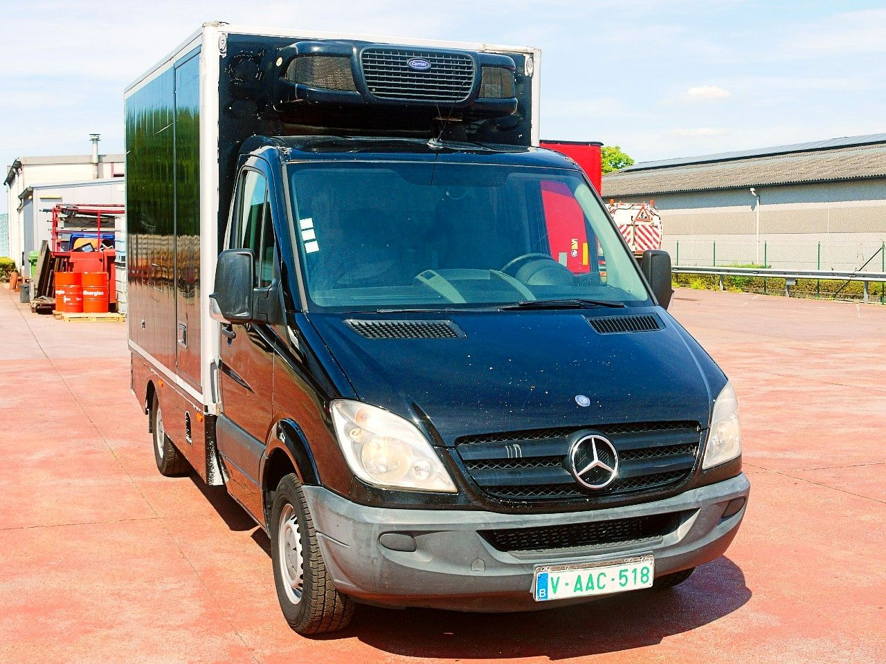 Mercedes-Benz 319 SPRINTER V6 KUHLKOFFER CARRIER PULSOR 600 MT - Hűtős kisteherautó: 1 kép. Mercedes-Benz 319 SPRINTER V6 KUHLKOFFER CARRIER PULSOR 600 MT - Hűtős kisteherautó: 1 kép.