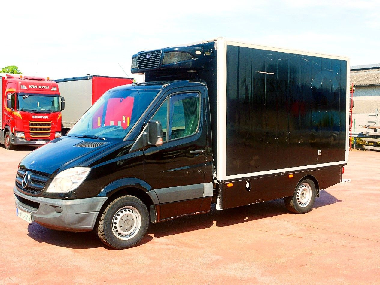 Mercedes-Benz 319 SPRINTER V6 KUHLKOFFER CARRIER PULSOR 600 MT - Hűtős kisteherautó: 4 kép. Mercedes-Benz 319 SPRINTER V6 KUHLKOFFER CARRIER PULSOR 600 MT - Hűtős kisteherautó: 4 kép.