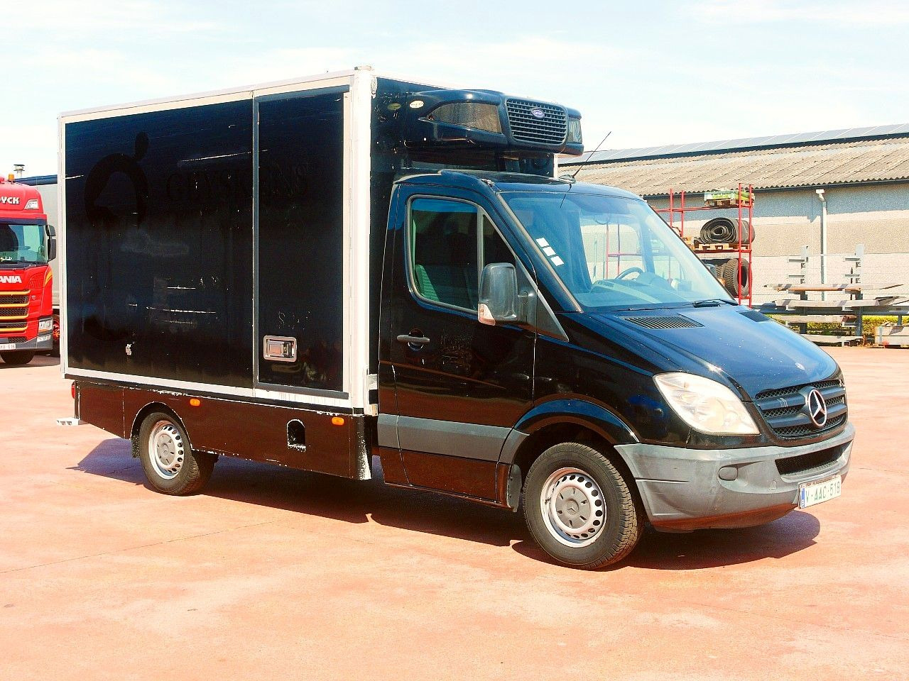 Mercedes-Benz 319 SPRINTER V6 KUHLKOFFER CARRIER PULSOR 600 MT - Hűtős kisteherautó: 2 kép. Mercedes-Benz 319 SPRINTER V6 KUHLKOFFER CARRIER PULSOR 600 MT - Hűtős kisteherautó: 2 kép.