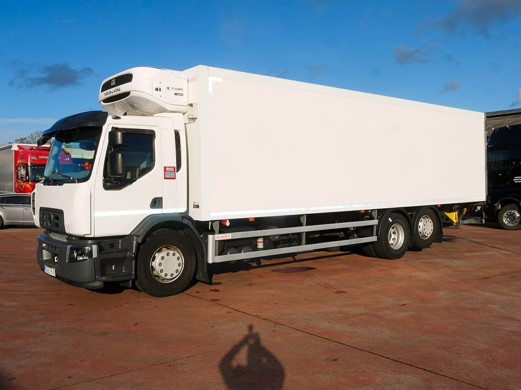 Renault 26.320 D KUHLKOFFER THERMOKING MT T1200 6X2 A/C Renault 26 320 D KUHLKOFFER THERMOKING MT T1200 6X2 A/C - Hűtős teherautó: 4 kép. Renault 26.320 D KUHLKOFFER THERMOKING MT T1200 6X2 A/C Renault 26 320 D KUHLKOFFER THERMOKING MT T1200 6X2 A/C - Hűtős teherautó: 4 kép.