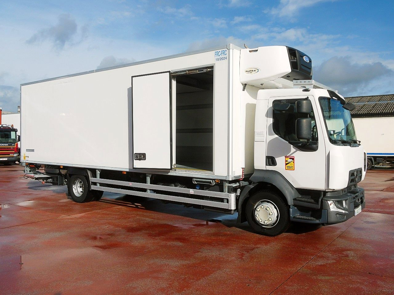 Renault D 16.250 KUHLKOFFER CARRIER SUPRA 1150MT A/C - Hűtős teherautó: 3 kép. Renault D 16.250 KUHLKOFFER CARRIER SUPRA 1150MT A/C - Hűtős teherautó: 3 kép.