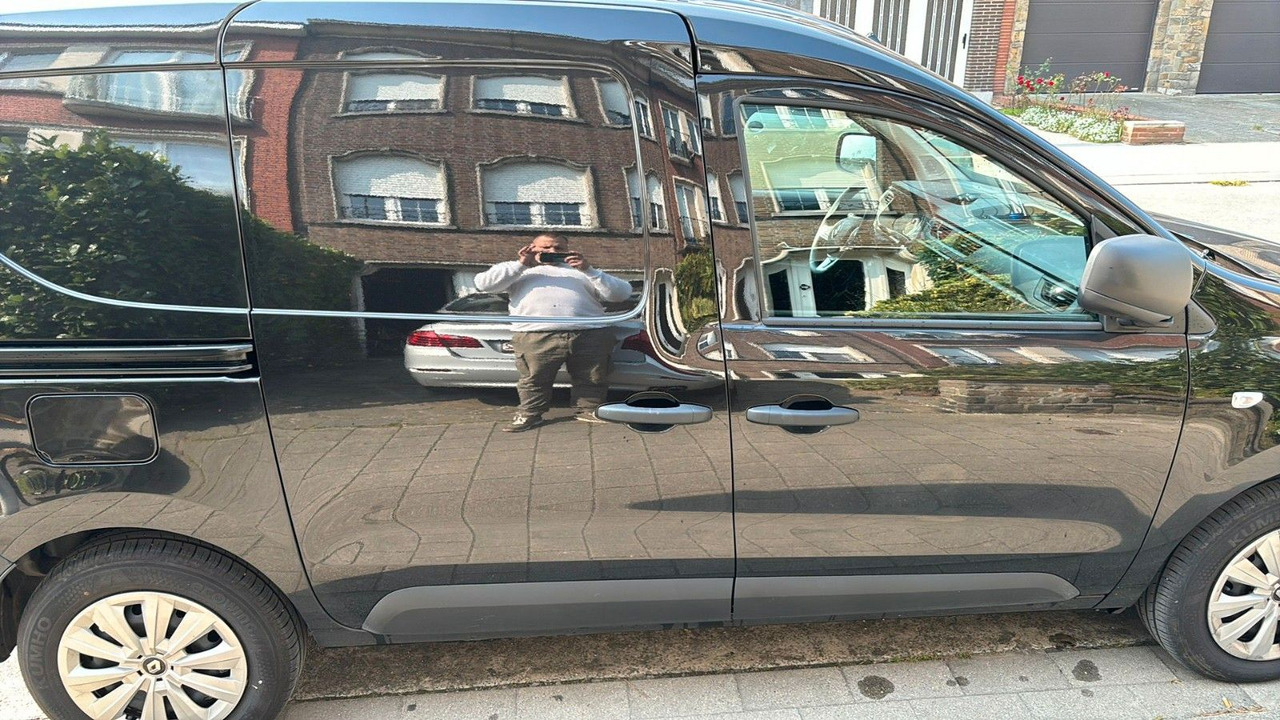 Renault EXPRESS - Kis furgon: 3 kép. Renault EXPRESS - Kis furgon: 3 kép.