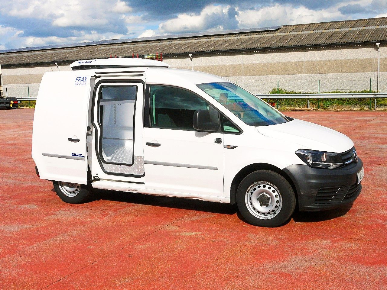 Volkswagen CADDY 2.0 KONVEKTA -2c  A/C €6 - Hűtős kisteherautó: 3 kép. Volkswagen CADDY 2.0 KONVEKTA -2c  A/C €6 - Hűtős kisteherautó: 3 kép.