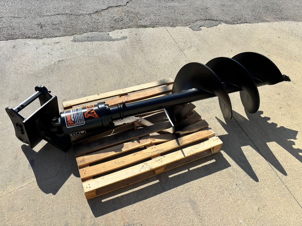 AUGER DRIVE SYSTEM ATTACHMENT - STOCK - Talajfúró - Mezőgazdasági gépek: 2 kép. AUGER DRIVE SYSTEM ATTACHMENT - STOCK - Talajfúró - Mezőgazdasági gépek: 2 kép.
