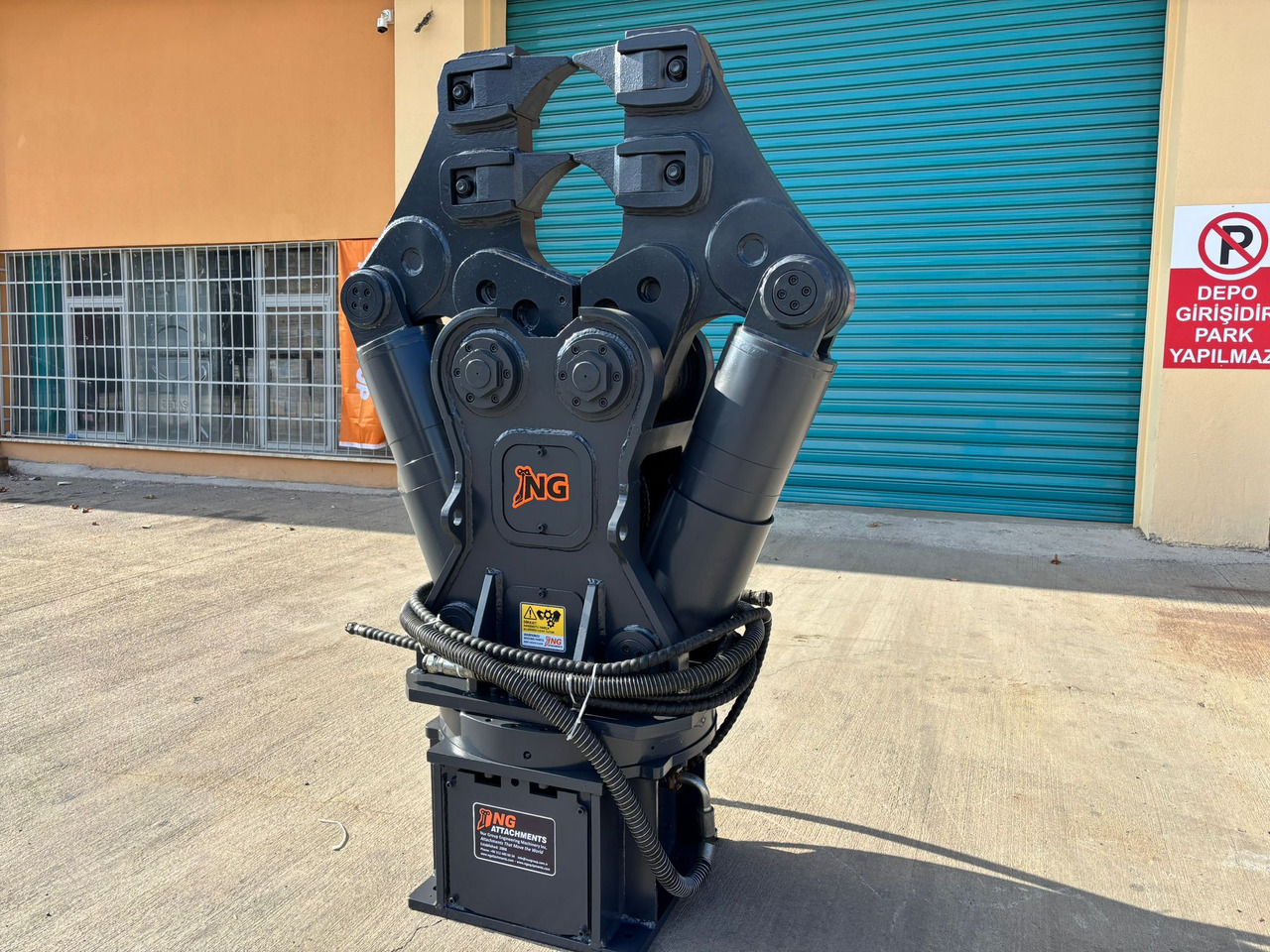 HYDRAULIC DEMOLITION SHEARS - STOCK - Roppantó olló - Kotrógép: 1 kép. HYDRAULIC DEMOLITION SHEARS - STOCK - Roppantó olló - Kotrógép: 1 kép.