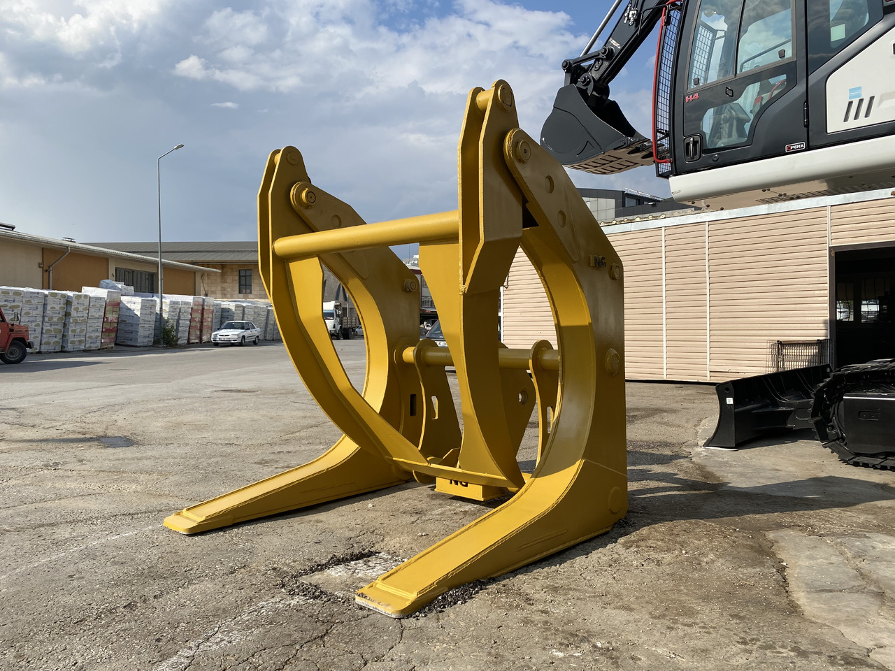 LOG GRAPPLE FOR LOADER - Bálafogó - Gumikerekes homlokrakodó: 4 kép. LOG GRAPPLE FOR LOADER - Bálafogó - Gumikerekes homlokrakodó: 4 kép.