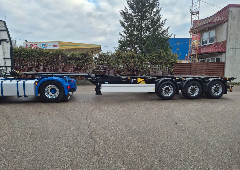 Krone Podkontenerowa - Félpótkocsi cserefelépítményes: 2 kép. Krone Podkontenerowa - Félpótkocsi cserefelépítményes: 2 kép.