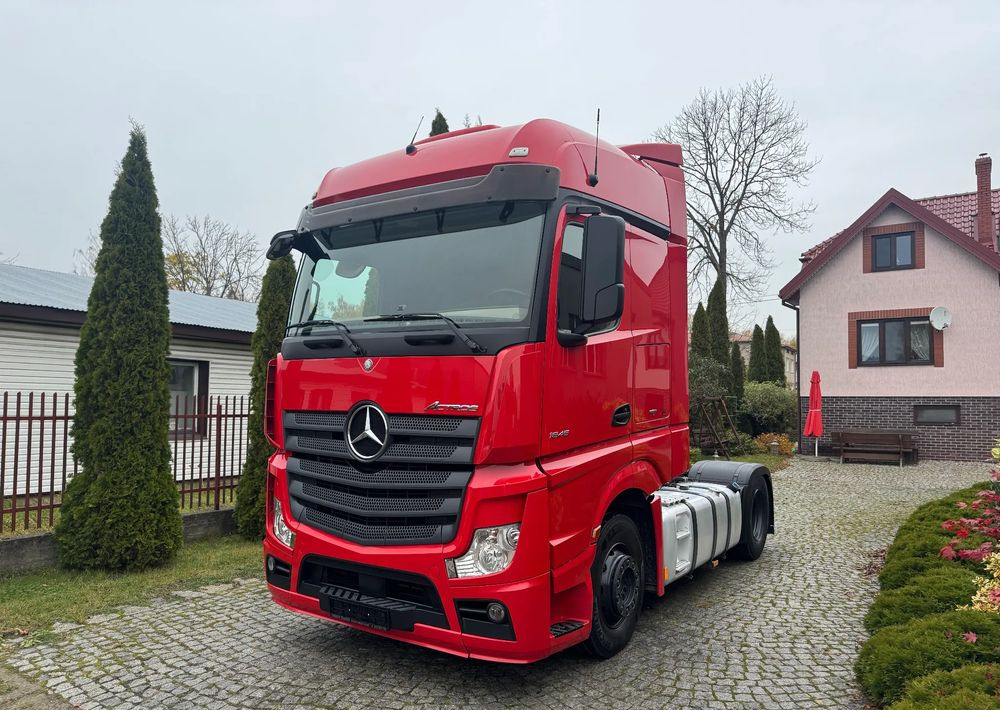 Mercedes-Benz 1845 - Nyergesvontató: 1 kép. Mercedes-Benz 1845 - Nyergesvontató: 1 kép.