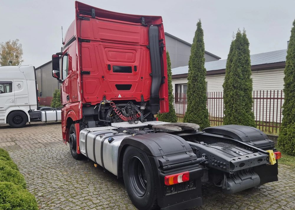 Mercedes-Benz 1845 - Nyergesvontató: 4 kép. Mercedes-Benz 1845 - Nyergesvontató: 4 kép.