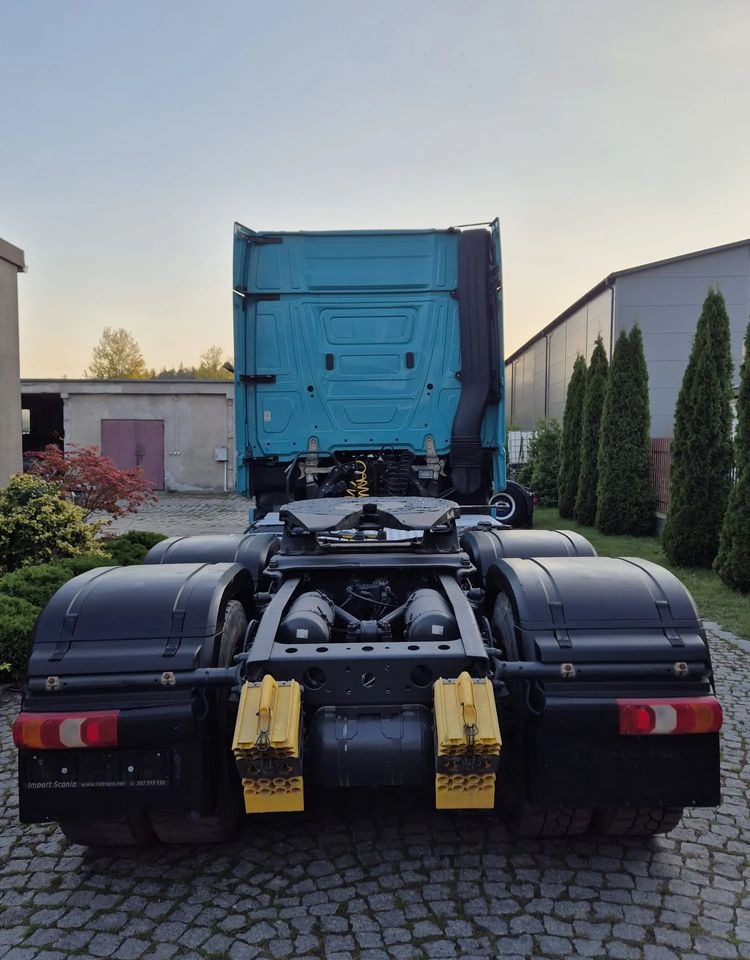 Mercedes-Benz AROCS - Nyergesvontató: 5 kép. Mercedes-Benz AROCS - Nyergesvontató: 5 kép.