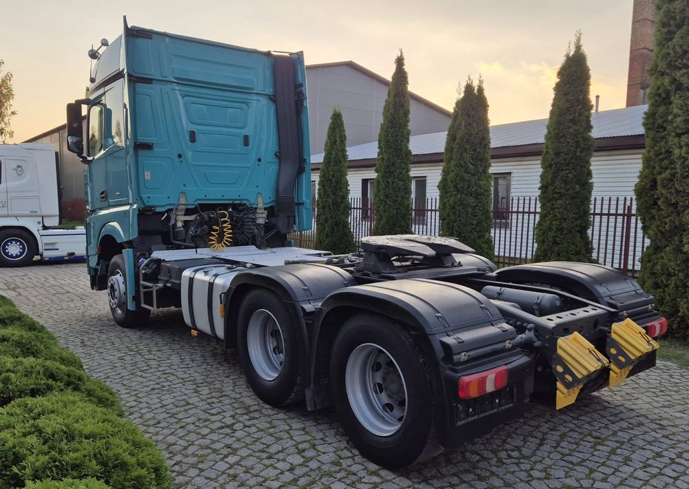 Mercedes-Benz AROCS - Nyergesvontató: 4 kép. Mercedes-Benz AROCS - Nyergesvontató: 4 kép.