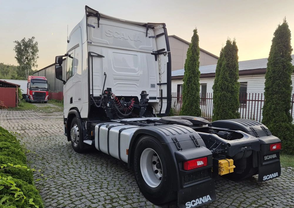 Scania R410 - Nyergesvontató: 4 kép. Scania R410 - Nyergesvontató: 4 kép.